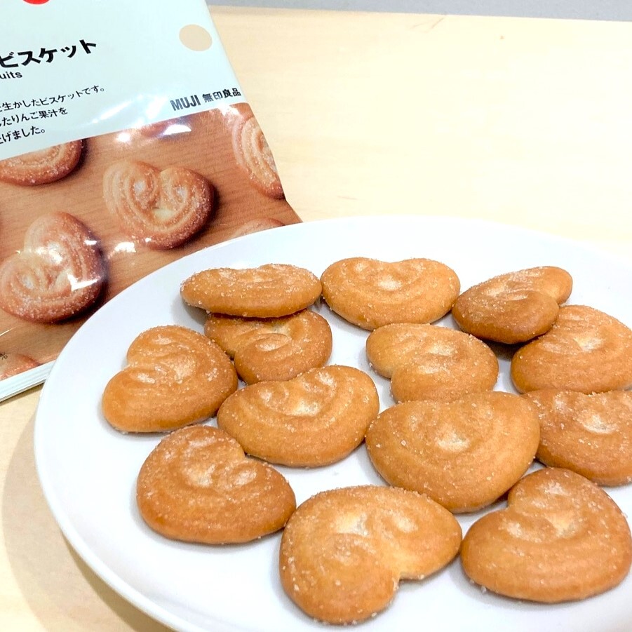 muji_net's tweet photo. 甘酸っぱい風味が楽しめる、サクサク食感の『りんごバタービスケット』です。

https://t.co/5urISWqtbD https://t.co/5OOuqFcHGf