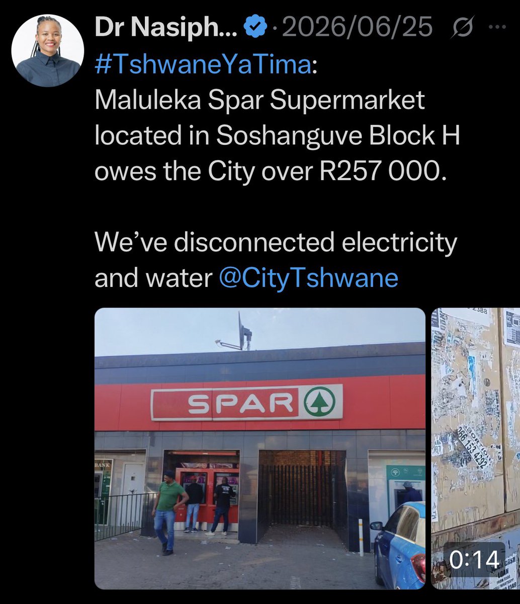 mdokitish's tweet photo. @eNCA @DadaMorero “Bukela entuthwaneni vila ndini” Aih mina I give up on you the money is around you to collect it kanti why ulele?🤦🏽‍♂️🥺🙆🏽‍♂️😔 https://t.co/41Y3BlvcBA