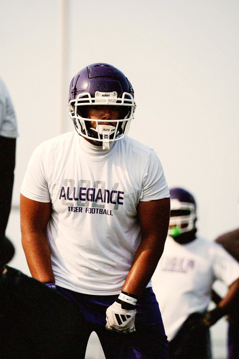XavierWils64's tweet photo. We always working!!!! New school same grind. @PrepRedzoneOH @Mark__Porter @Bryan_Ault @Crook_Ohio @PCTigerFootball @ExpoRecruits @Coach_BMcClain @270Gridiron https://t.co/MkPZTZ0CtS