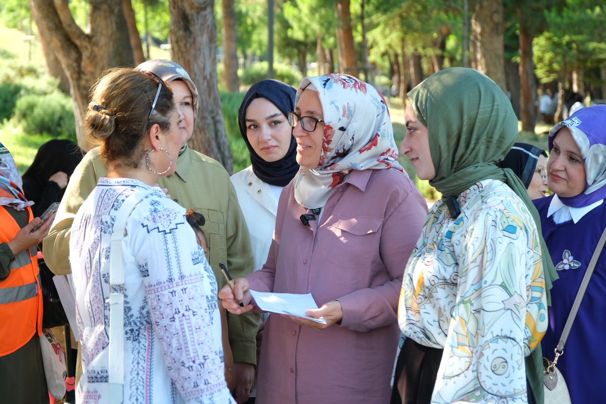 salihademirer's tweet photo. Her güzel hikâye, aynı ideale inanan gönüllerin bir araya gelmesiyle büyür.

Bugün Bağcılar Millet Bahçesi’nde yol arkadaşlarımızla bir araya geldik. Hikâyemize ortak olmak, bu kutlu yürüyüşte bizimle birlikte yol almak isteyen kıymetli hemşehrilerimizle buluştuk.

Gönülden kurulan her bağın, yarınlarımızı daha da güçlendireceğine inanıyor; hikâyemize katılan tüm yol arkadaşlarımıza teşekkür ediyoruz.