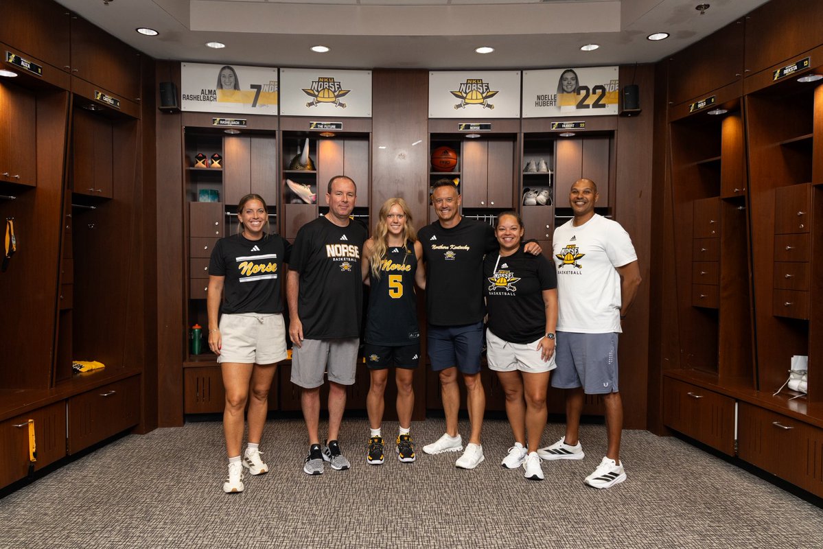 K_VanderWal15's tweet photo. 📸💛🖤 https://t.co/Ld3SHeZERu