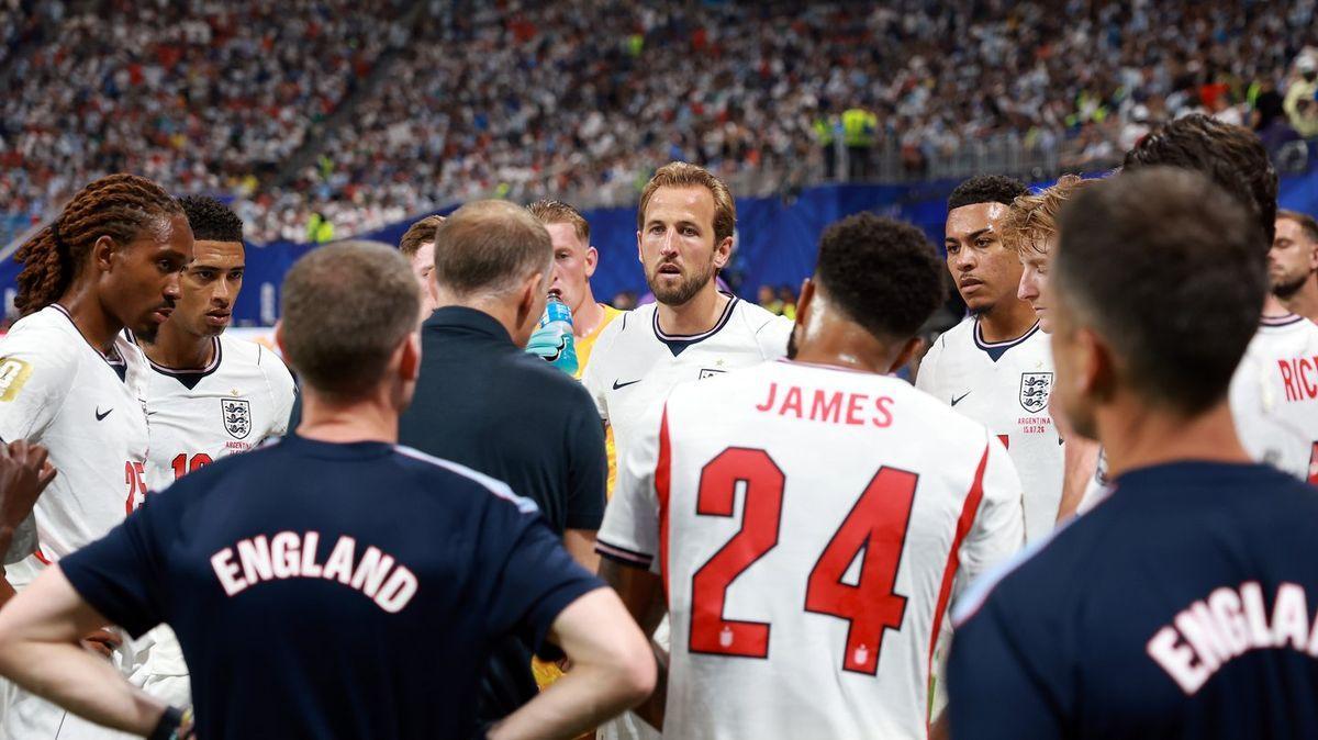 sportbible's tweet photo. England players were left 'stunned' by Thomas Tuchel decision vs Argentina as bombshell report emerges https://t.co/0UqPlbNMCu https://t.co/DCyfXwgK2m