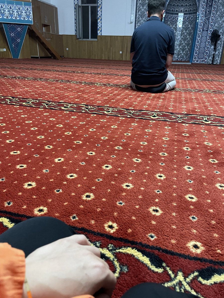 nuronat's tweet photo. Bir gün yüzünü güldüren, seni senden daha çok düşünen biri çıkacak derlerdi. İnanmazdım. Meğer doğruymuş… İyi ki sen çıktın karşıma. Elhamdülillah. 🤍 https://t.co/otaASbd1V9