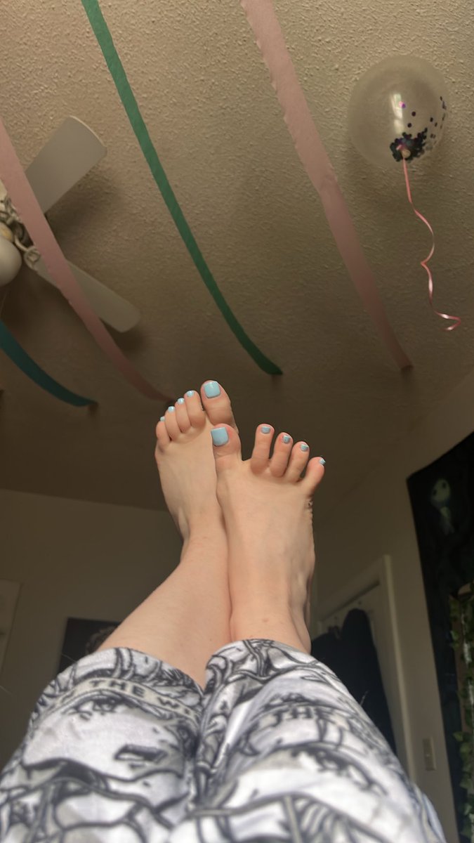 GemPreciousx's tweet photo. whos gonna send me birthday gifts???
#nsfwtwtًً #content #feetpics
#footpic #footfetısh #feetfetısh #findom #Goddess #worship
#Fj #footmassage https://t.co/JCxfSOA6OZ