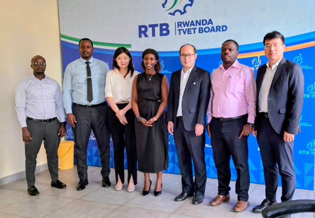 RTB_Rwanda's tweet photo. Today, RTB Deputy Director General @AgaBisengo , received a delegation from AVIC INNO, a Chinese holding company specializing in engineering, particularly civil engineering and aviation infrastructure.

The visit aimed to explore potential collaboration between RTB and AVIC INNO in addressing TVET needs that align with the company’s areas of expertise and intervention. AVIC INNO has operated across Africa for many years, with a presence in countries including Kenya, Uganda, Tanzania.