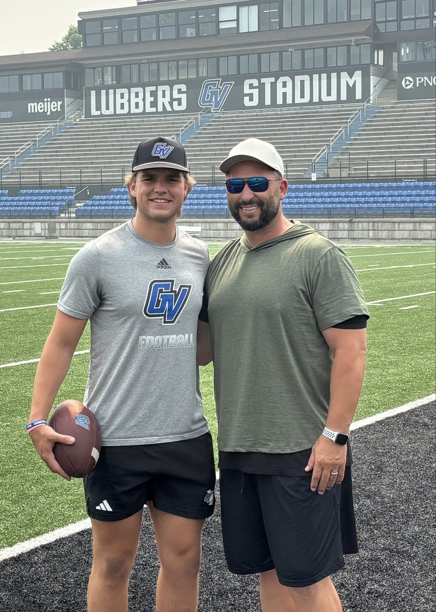 CoachWooster's tweet photo. Then &amp; now…tradition &amp; trajectory #LakerLegends #BrotherhoodLikeNoOther ⚓️⬆️💙🖤 https://t.co/ZkcAtnC59b