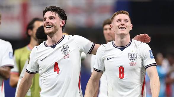 SimplyUtd's tweet photo. 🚨🗣 Graeme Souness Declan Rice and Elliot Anderson:

"I don't see enough football in the two of them, I see them as players who RECYCLE the ball"

"The two midfielders [Rice and Anderson] are LIMITED!”

“I think [Rice] might be a CENTRE-HALF!”

[@SportsUncensrd] https://t.co/iAi58J6pOy