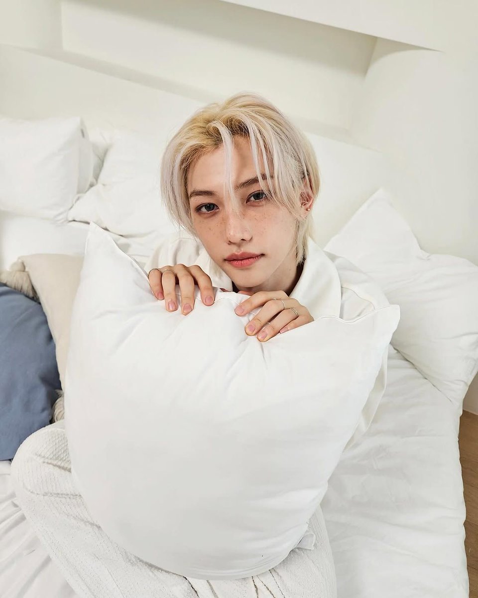 FLXCentral's tweet photo. 📰 Cosmopolitan Korea : Stray Kids' Felix, Fairy Sunburn Makeup That Matches His Freckles

Felix's sunburn makeup is closer to a clear flush, as if slightly flushed by the sun, rather than an intense heat sensation. His natural freckles and translucent skin blend naturally with the redness spreading along the bridge of his nose, bringing out the boyish charm characteristic of sunburn makeup with much greater delicacy. In particular, applying a thin layer of peach-toned blush over bright blonde hair and a pale, clean base emphasizes a dreamy and fairy-like atmosphere rather than the look of having lingered in the sun. The key point is to tone down the overall intensity by matching the lips with a coral rose tone that adds just a touch of color, rather than a dark shade. If you have three-dimensional features and natural freckles on your skin like Felix, you might want to try a sunburn makeup look that is both innocent and fantastical.

🔗 https://t.co/NGmxL4twN6
🔗 https://t.co/7gfRPMBlib

#필릭스 #Felix #フィリックス  #李龙馥