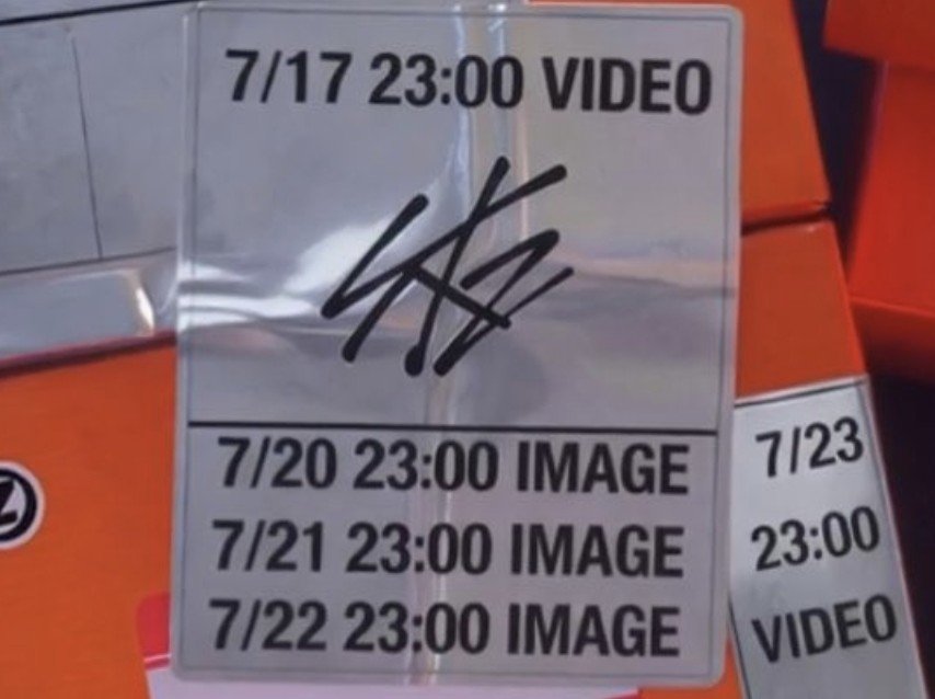 berrylinos's tweet photo. i have just realized IT'S THE FIRST VIDEO TOMORROW. with the skz logo on... why do i have no idea which one this will be is it mashup i'm not ready https://t.co/ClmW0XmeJg