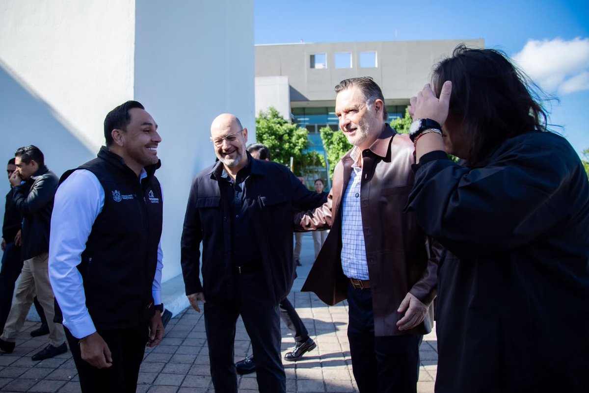 SSCQro's tweet photo. El secretario @IovanPH acompañó al gobernador @makugo y al fiscal Víctor Hernández durante un recorrido por las instalaciones de la PID, donde conocieron la Unidad de Análisis y el Banco de Armas, así como el trabajo que desempeñan para fortalecer la procuración de justicia. https://t.co/CPz10aAfTG