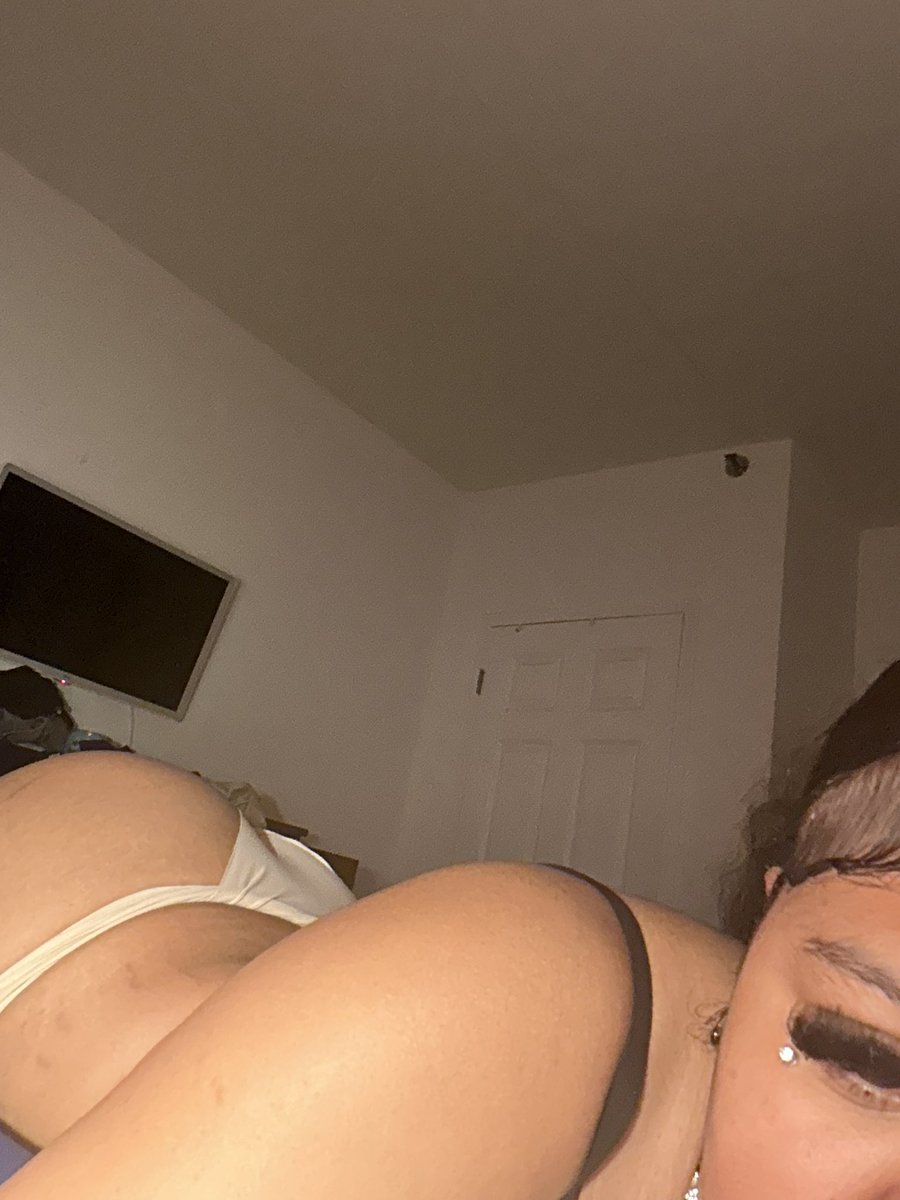 mellianaa__'s tweet photo. i hate my stretch marks https://t.co/xxBjaQSa9V