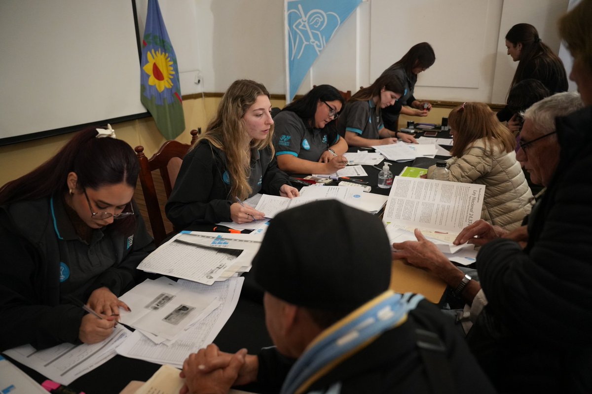 jaimemendezh's tweet photo. MÁS VECINOS AVANZAN CON LA ESCRITURA DE SUS VIVIENDAS

Seguimos trabajando en el proceso de regularización dominial, para que más familias accedan a la escritura definitiva de los hogares donde viven desde hace muchos años.

En este marco, hoy 200 vecinos de distintos barrios de San Miguel presentaron la documentación de sus viviendas para realizar la inscripción definitiva en el registro de la propiedad #SanMiguel