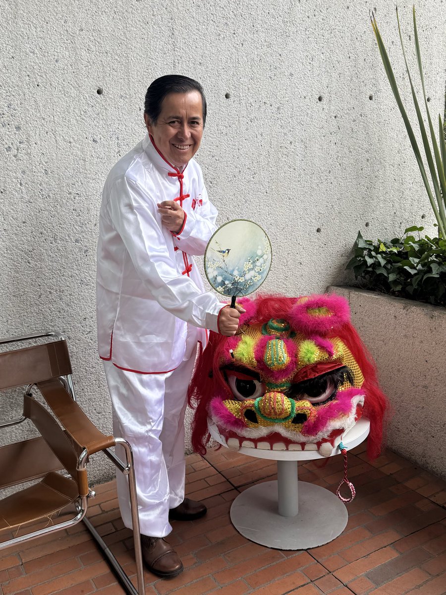 ConfucioUtadeo's tweet photo. Semana de Inducción Tadeista！！💖
Fotos del evento de bienvenida de hoy 📸

Hicimos un poco de todo: tiro con flecha, ropa Hanfu, tarjetas con nombre y hasta cogimos pelotas de ping-pong con palillos. ¡Qué bonito fue verlos a todos!

Gracias a los que nos acompañaron! https://t.co/2vr163c5aT