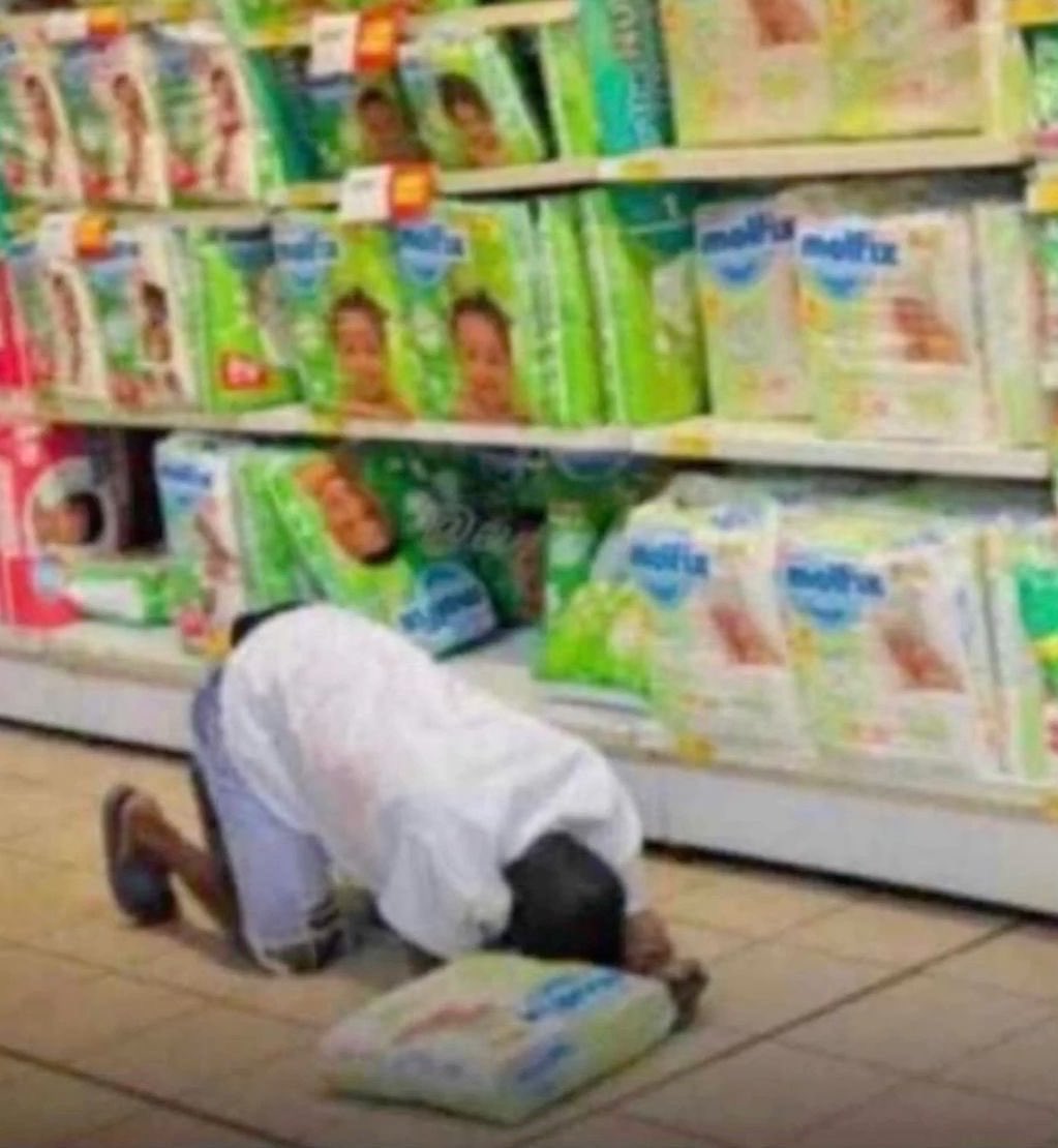 Zla_thyno's tweet photo. As you no gree buy kiss 
You go later bow to the result day buy molfix…🥲😂 https://t.co/csr0OT2ubf