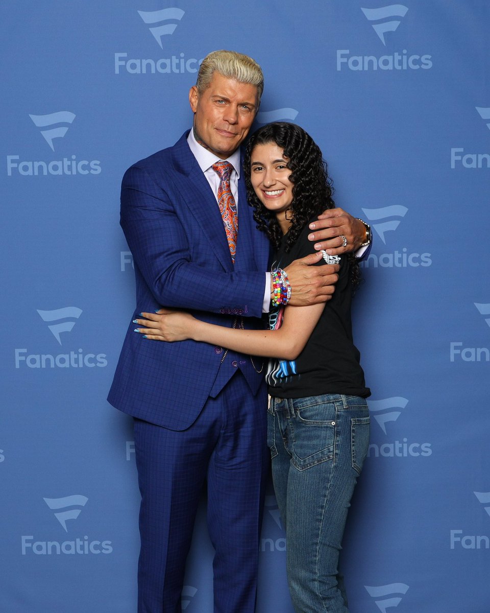 cosmicbanks's tweet photo. I’m literally CRYING, thank you so much for being the sweetest like you always are. so happy I got to see you again ❤️ @CodyRhodes https://t.co/fFpNXTaBHs