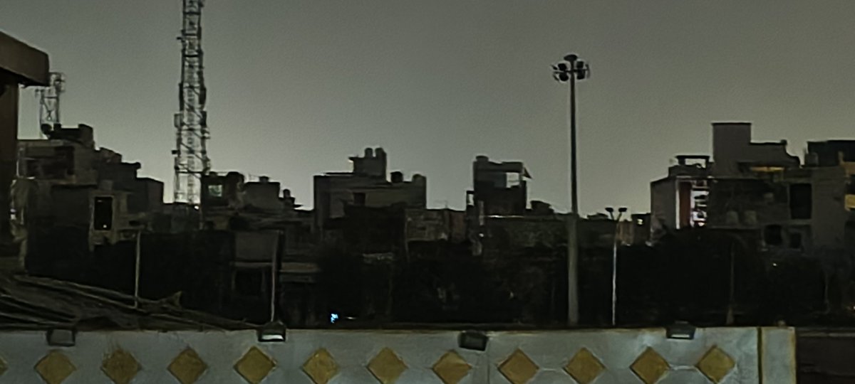 rishabhhj63's tweet photo. @UPPCLLKO @PVVNLHQ From 10pm to 2:15 am still awaiting for electricity....Frequent 33 kV supply failures have become a routine for residents served by the Lal Bagh Power House.

Despite paying high electricity bills, we continue to face repeated blackouts
#PVVNL #PowerCut #LalBaghPowerHouse https://t.co/Ww22fCtCz9