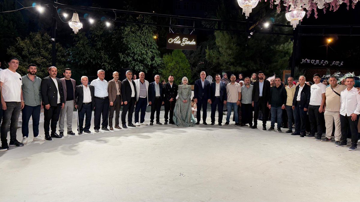 mehmetnurcelik_'s tweet photo. Bugün, yeğenim Bekir Aksin ve değerli kızımız Hatice Cırık’ın nişan merasimini akrabalarımızın katılımlarıyla gerçekleştirdik. Gençlerimizin nişan yüzüklerini takarak evlilik yolundaki bu ilk mukaddes adıma hep birlikte şahitlik ettik.

Rabbim, çıktıkları bu hayırlı yolda sevgi, saygı ve bağlılıklarını daim eylesin. İnşallah aynı birlik, beraberlik ve heyecanla düğünlerini yapmayı, mürüvvetlerini görmeyi de bizlere nasip etsin.