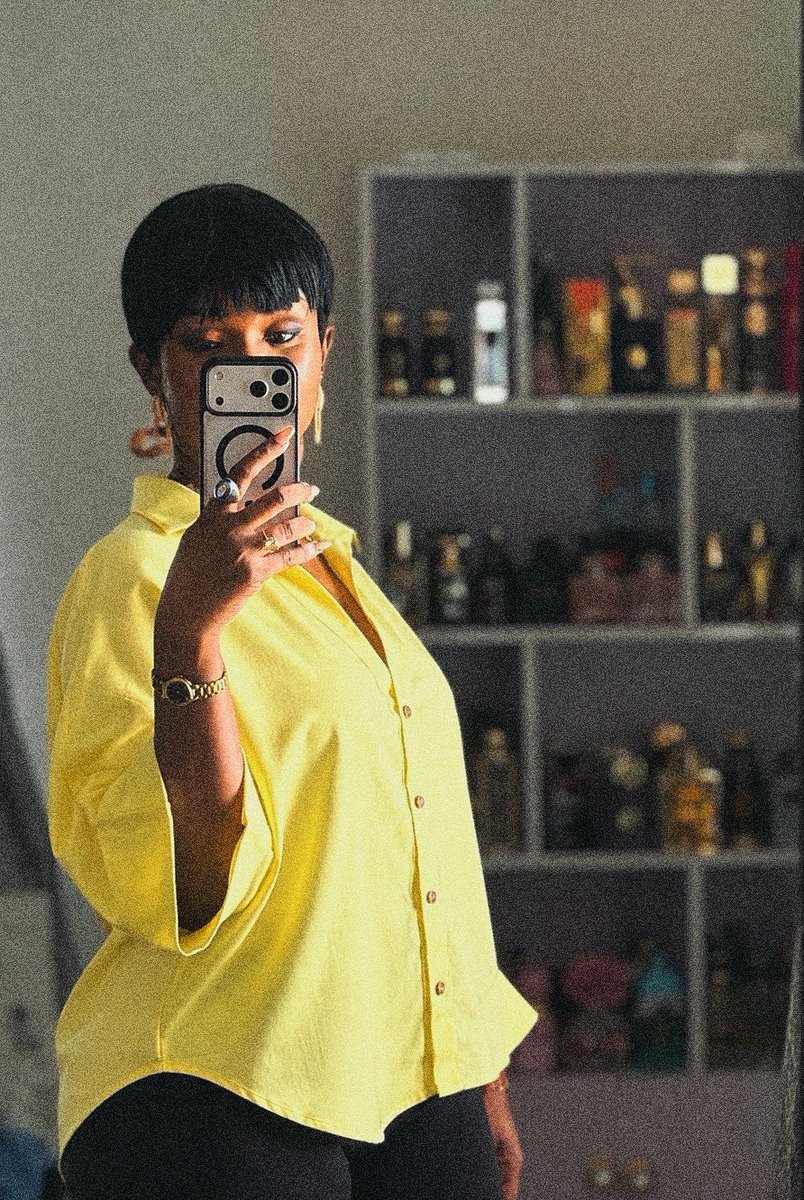 Auntyadaa's tweet photo. Mirror selfie thread 🤳 💛 https://t.co/7Uqx9hMeQD