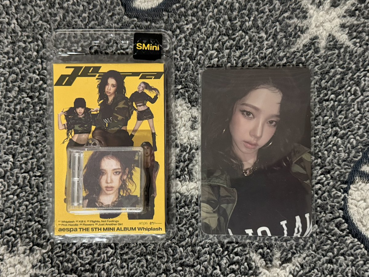 jiyongpoca's tweet photo. Feedback positivo para @faggottinhos pela venda do SMini da Karina. Super bem embaladinho, obrigada 💛 https://t.co/XkozlbGr2H
