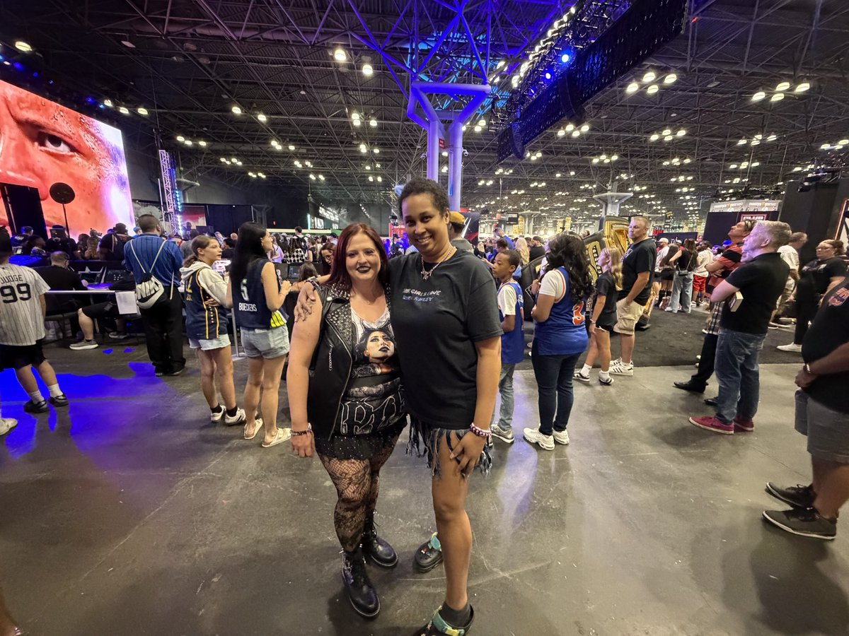 westje44's tweet photo. @Sarah4Brutality 💜 so much fun encountering you again! https://t.co/ZYhvVehitU