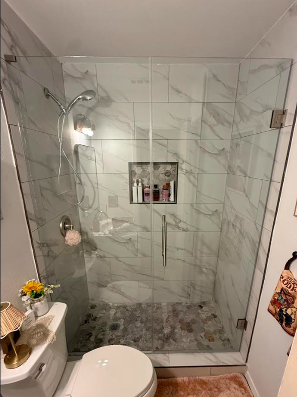CollinCoGlass's tweet photo. Irving Builders: Elevate your projects with custom 2-panel frameless glass. Collin County Glass delivers fast lead times to keep your builds moving. Read our B2B contractor guide: https://t.co/nGw2znaphs #DallasBuilder #HomeRenovation #DFW https://t.co/HdoG0tucAI