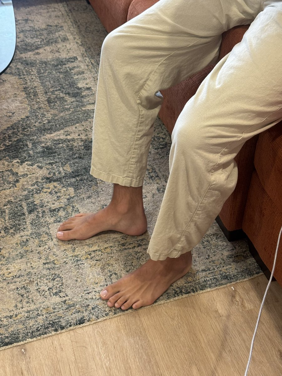 AdamRHawthorne's tweet photo. what do yall think of oomfs feet #replytweet https://t.co/jsiMMX7WQn