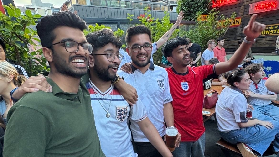 ben_s97's tweet photo. What a summer it’s been to be British Indian #FIFAWorldCup #ENGvIND https://t.co/elJul0RElg