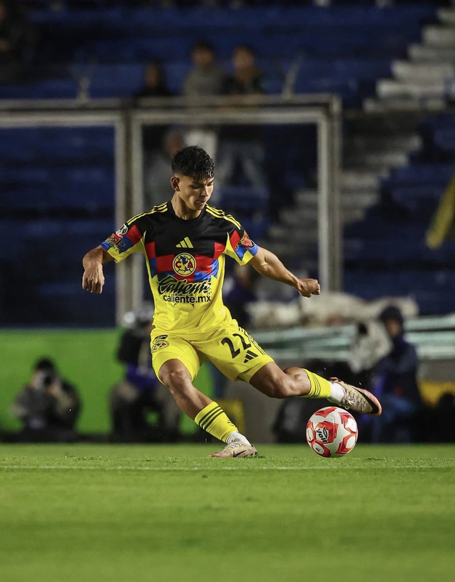 Futbol_APV's tweet photo. 🟡⚫️ Thiago Espinosa va a jugar en #Peñarol.

✍️ Firmará a préstamo por un año y con opción de compra. https://t.co/wjnQM1vSx4