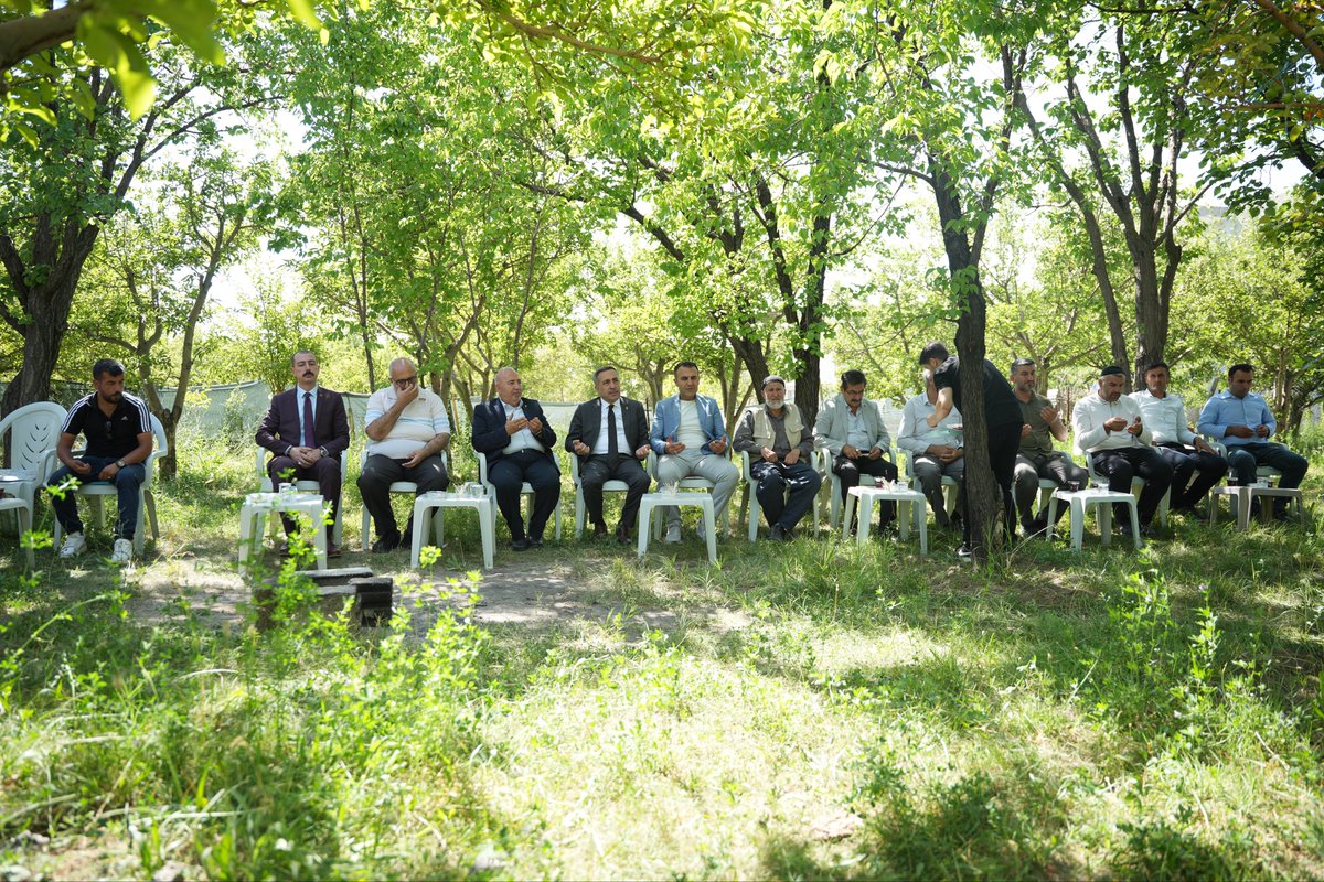 AK_PartiVan's tweet photo. İl Başkanımız Sayın Abdulahat Arvas, il yönetimimiz ve ilçe başkanlarımızla birlikte ilçelerimizde vefat eden kıymetli hemşehrilerimizin taziyelerine katılarak acılı ailelerimizin yanında olduk.

Merhum ve merhumelere Allah’tan rahmet, kederli ailelerine ve yakınlarına sabır ve başsağlığı diliyoruz.