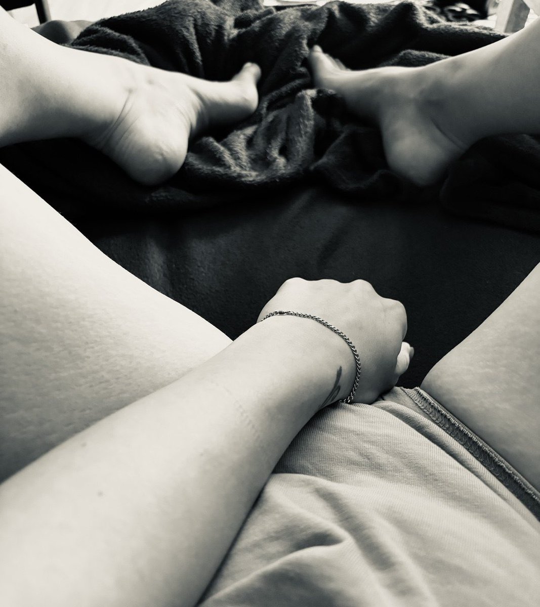 KirbyRedX's tweet photo. ✨ Das Wochenende steht vor der Tür… ✨

Zeit, sich etwas Besonderes zu gönnen. 💋

Ich biete:
• 📸 Exklusive Bilder
• 🎥 Individuelle Videos
• 👙 Getragene Wäsche mit persönlicher Note

Diskret, zuverlässig und mit viel Liebe zum Detail. Schreib mir einfach, was du dir wünschst – wir besprechen alles ganz unkompliziert.

Melde dich per Nachricht und sichere dir dein persönliches Highlight fürs Wochenende. 😉

#Wochenende #WeekendVibes #Neu #Angebot #JetztEntdecken #Community #Support #ContentCreator