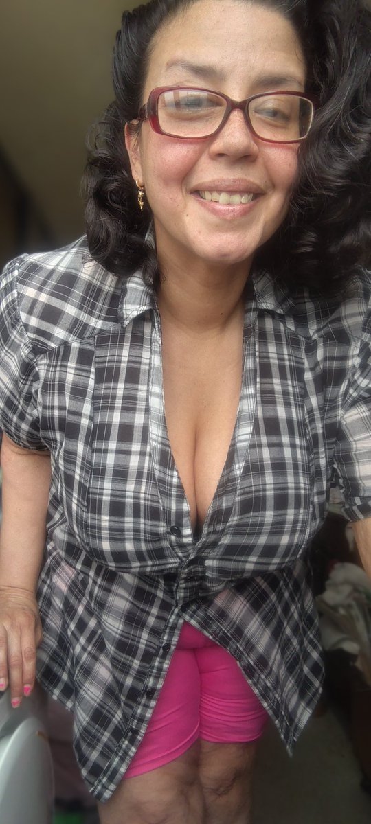 LunaAmazon82's tweet photo. You know I brighten up your day and bring a smile to your face amongst other things 👑🩵👑

#goddess 
    #beauty 
     #bbw 
  #tall https://t.co/JFBhpzFlpV