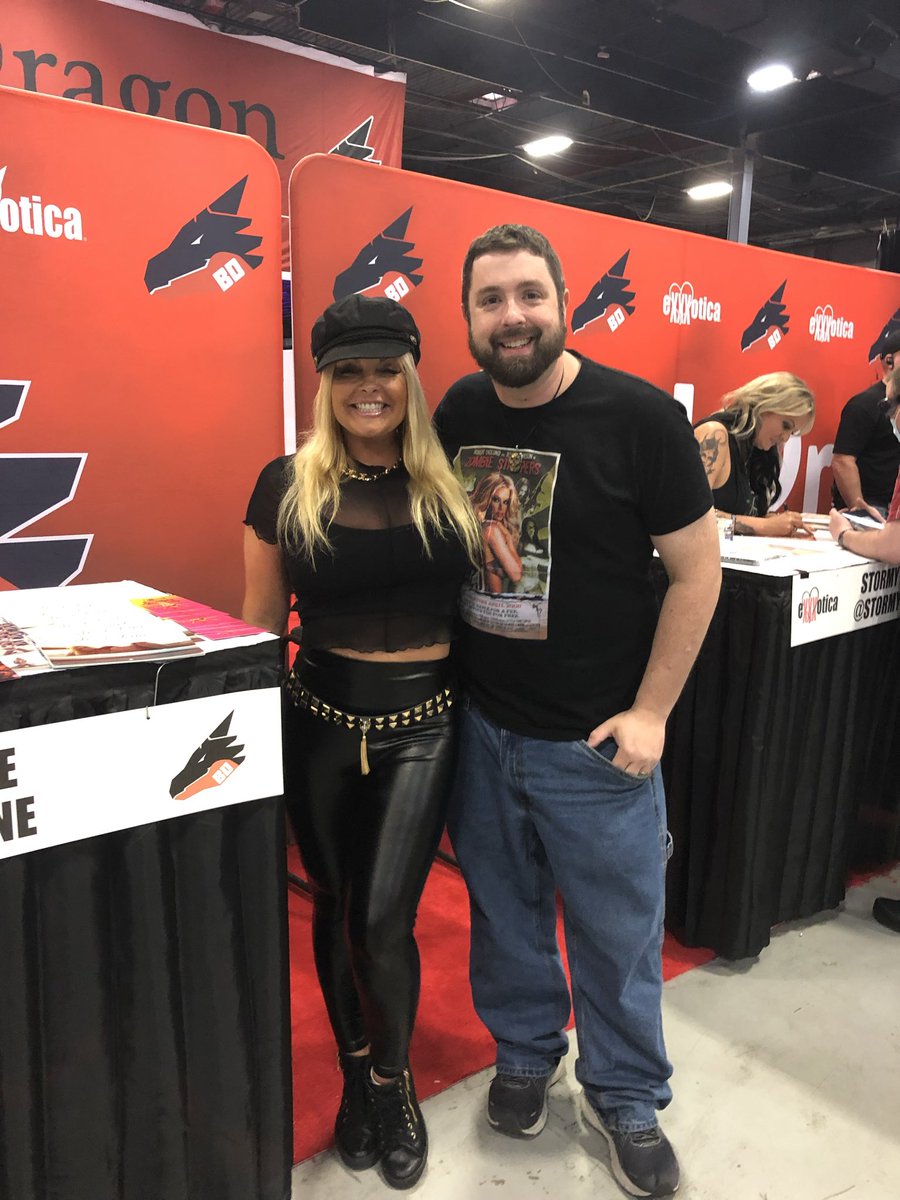 ScottAKAScotch's tweet photo. @EXXXOTICA She was such a sweetheart. Glad to have met her. https://t.co/FhF2qQXfAX