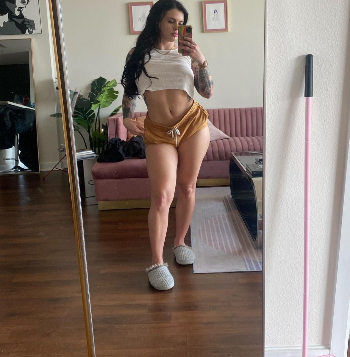 Amyjus0's tweet photo. Enjoy yourself 😘❤️ https://t.co/LfBjEXDHc2