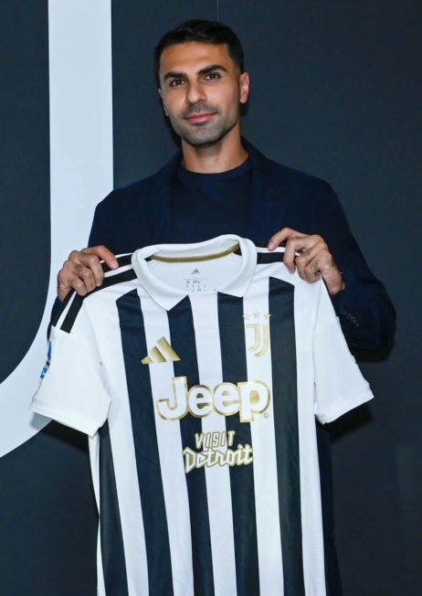 ClaudioGaluppi's tweet photo. #Calciomercato in 90 secondi: Juve-#Celik, ma non solo: arriva il centravanti. Inter, #Romero si avvicina. Milan, il punto sulle cessioni: in tre via dai rossoneri

https://t.co/0vKYi50WJA https://t.co/ZgWe0WzLTt