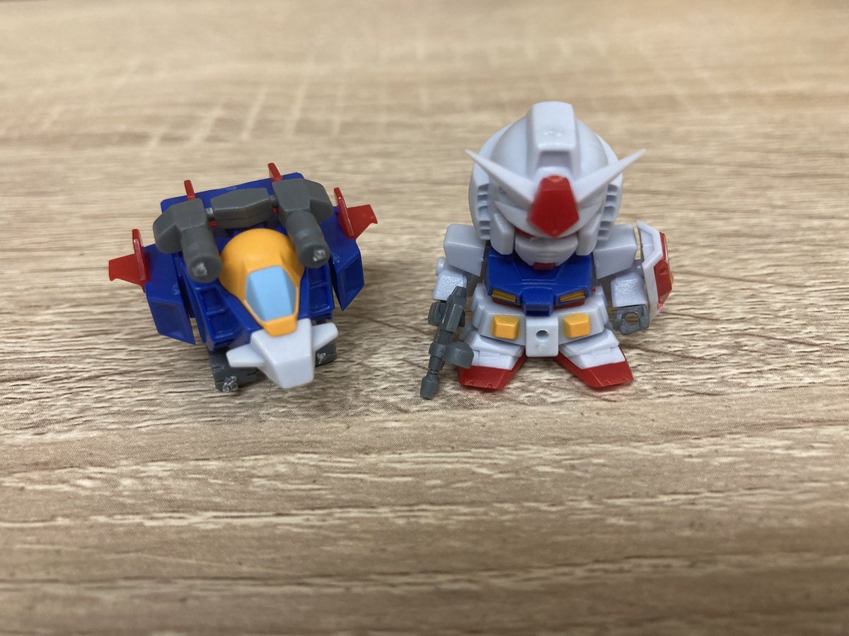 atom_masaru's tweet photo. おはようございます😊

ガンダム　
Ｖ作戦ビスケット

コンビニでたまたま
発見👀
小さいけど良く出来てます👍

だけど細かい！子どもには無理でしょ😆

自分は無理で得意な人に作ってもらいました（笑）
でも大好きなガンキャノンを求めてコンビニ探します👀

本日もよろしくお願いします✨
#ガンダム https://t.co/aCVrWDTUuo
