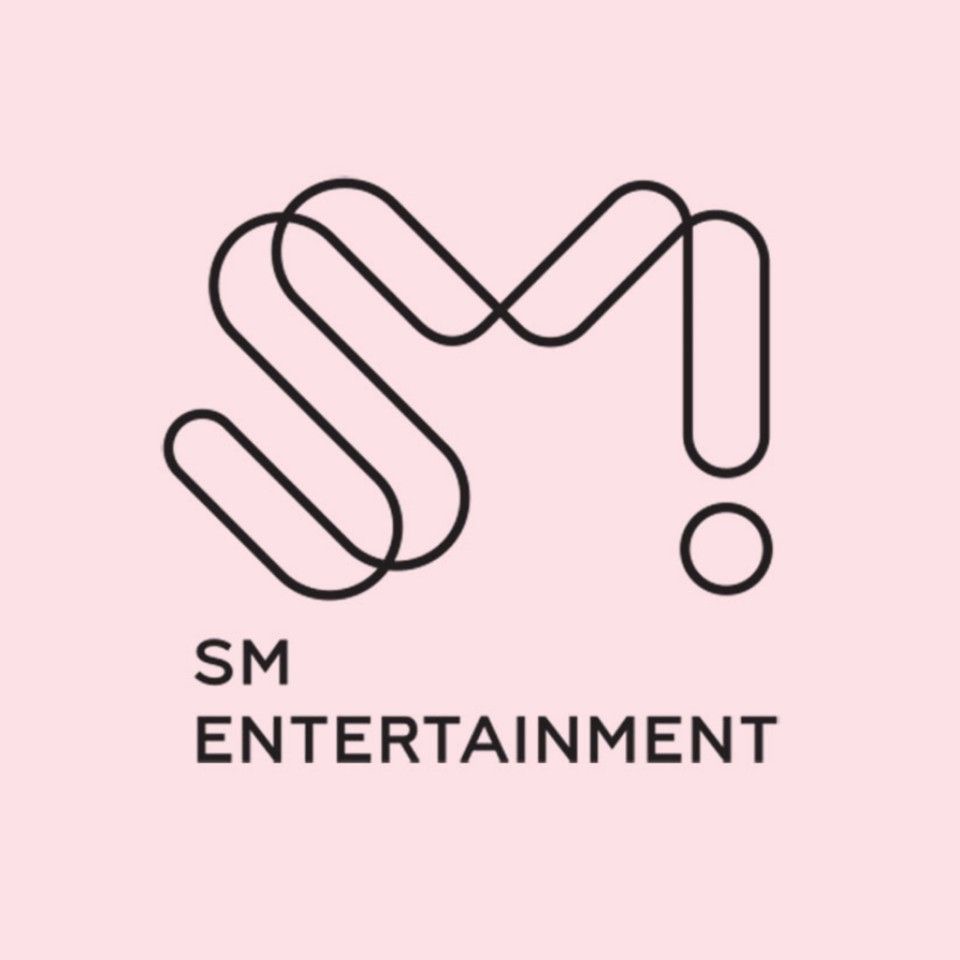 enxamor's tweet photo. Giselle is reportedly leaving SM Entertainment following recent news.

She went on a shopping spree and bought 3 tops and 1 pair of pants. She will be returning soon. https://t.co/iUsE6MvhC5
