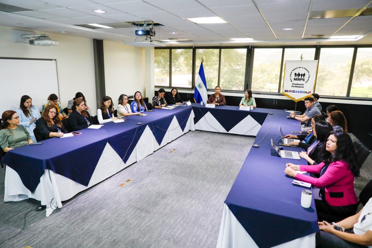 ACNURElSalvador's tweet photo. 🇸🇻 El Gobierno de El Salvador lideró la II Plenaria Regional del #MIRPS como Presidencia Pro Tempore 2026, presentando los avances del Plan Regional MIRPS 2026 junto a los países miembros, la @OEA_oficial y @ACNUR_es https://t.co/BP2GC23Nzx