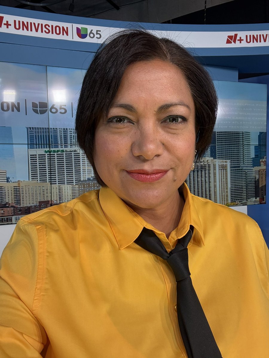 geishatorres's tweet photo. Linda tarde para todos! Estamos en vivo por @nmasunivision #Univision65 y regresamos de nuevo a las 11pm #Filadelfia bajo código rojo por alerta en la calidad del aire, debido a los incendios forestales provenientes de Canada. https://t.co/J5MWcxlFv2