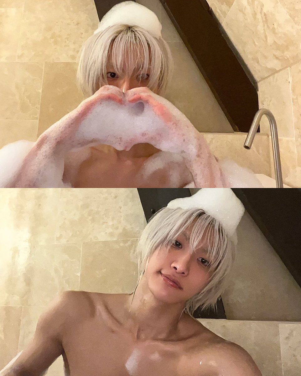 pinkhachiii's tweet photo. Remember when he randomly posted these and expected us to be normal about it?😭 https://t.co/bxWjEPANmU