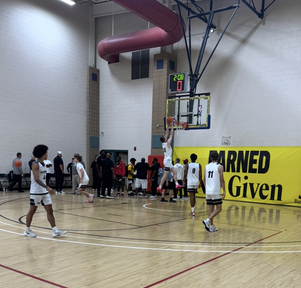 OhioBuckets's tweet photo. 🍑 Ohio Buckets 2027 defeat Georgia Stars 85-71 to improve to (4-0) here in Augusta.

🪣 Buckets again balance the scoresheet:
• @EthanJames_4 - 19 pts
• @CarsonScholl34 - 18 pts
• @creager_reid3 - 14 pts, 6 reb
• @_miller_grant / @Liam_goran - 12 pts https://t.co/a4IOHh2msX