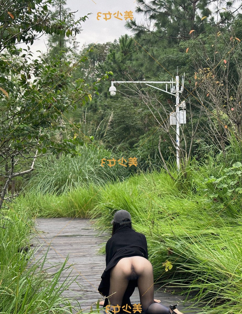 Doris19920809's tweet photo. 怎么现在都没人喜欢黑丝了吗？转一下，抽个幸运儿送福利。 https://t.co/9zAmniKLFL