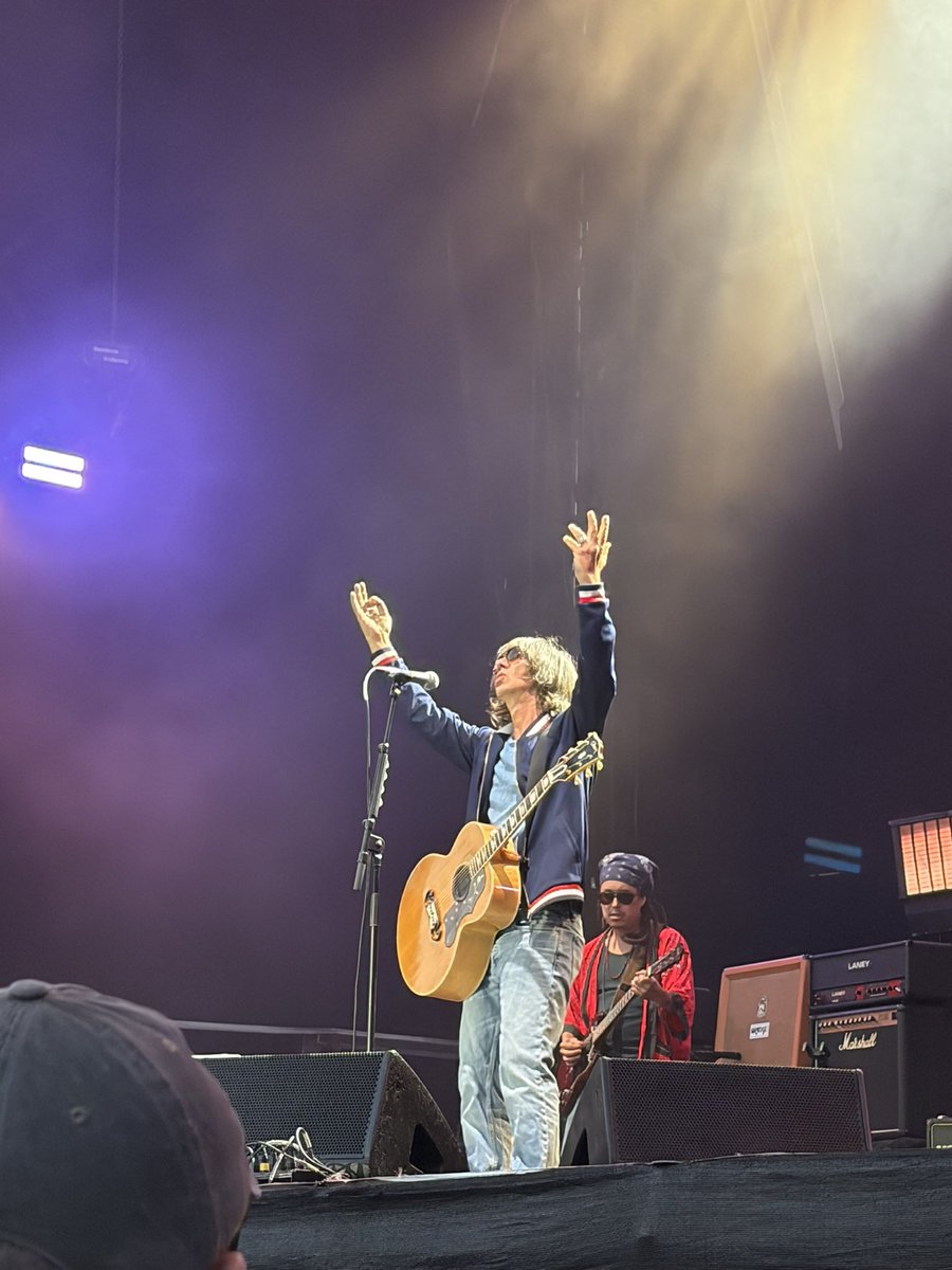 vervedaily's tweet photo. Finally saw @richardashcroft tonight in Cardiff. I’m a bit emotional that it’s over but all I can say is that it was one of the best concerts I’ve ever been to and I’m so happy to have flown across the sea to see him
Thanks a ton RA 🇨🇦❤️🏴󠁧󠁢󠁷󠁬󠁳󠁿 https://t.co/IineCzApGK
