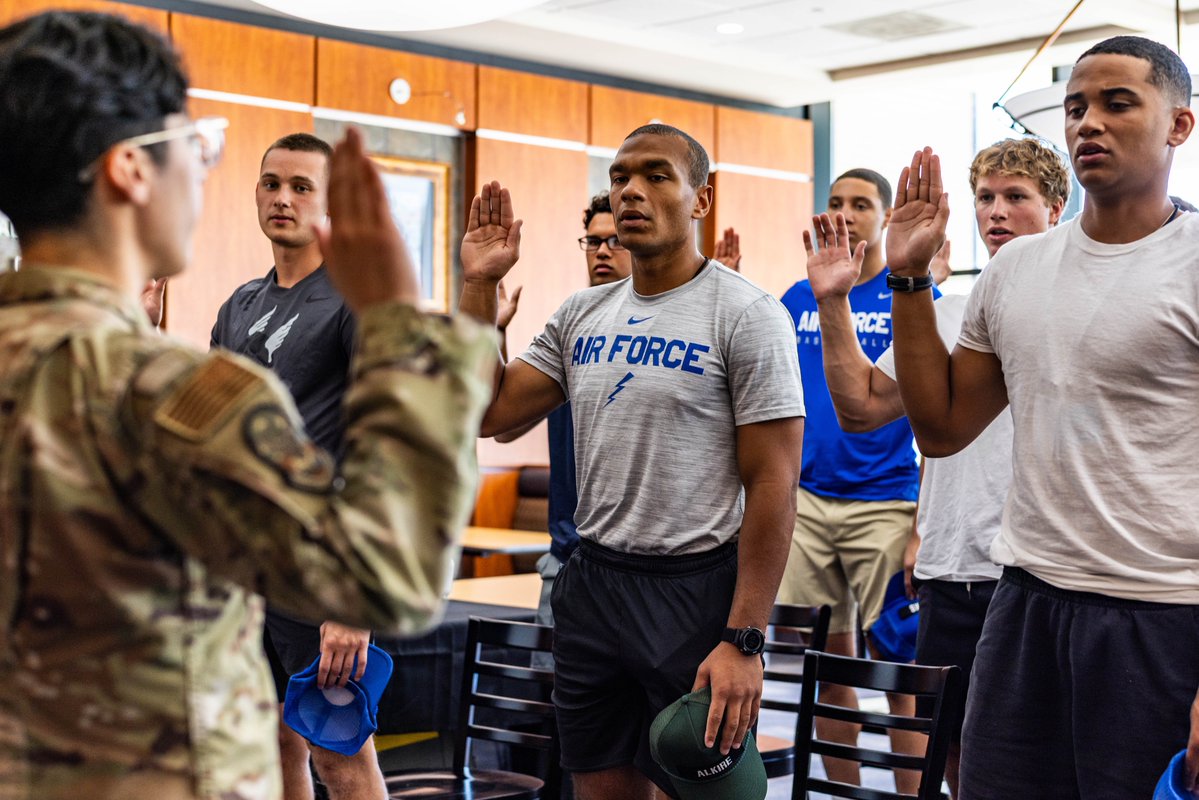 af_academy's tweet photo. #USAFAPrep greeted the newest class of cadet candidates during In-processing Day, beginning their 10-month journey of academic, military &amp; physical preparation.

Day 1 highlights:
📋Completed In-processing
🎒Received uniforms &amp; essential gear
🤝Met cadre &amp; began building teamwork https://t.co/MJeXYjgmd6