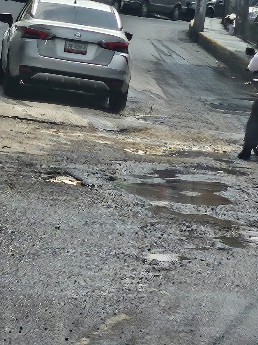 ovariasv70's tweet photo. @AlcaldiaAOmx @ObrasAO2020 en la avenida Jalalpa entre las calles Francisco I Madero y Melchor Ocampo está muy dañada la calle, hay muchos hoyos y los coches se les dificulta pasar. Pir favor urge que lo arreglen. Gracias https://t.co/FukanMsL9B