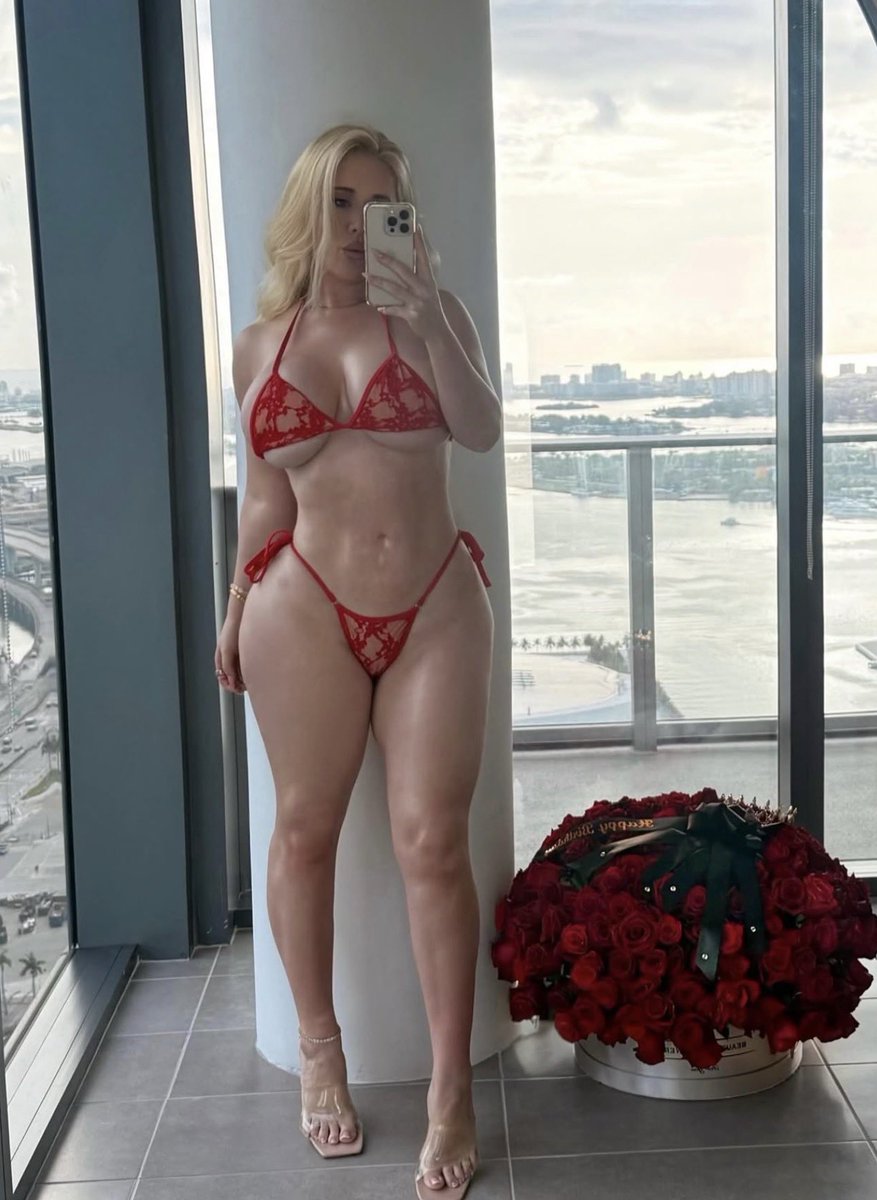 itshannahbond's tweet photo. What would you call this body type? https://t.co/cLb906mPMA