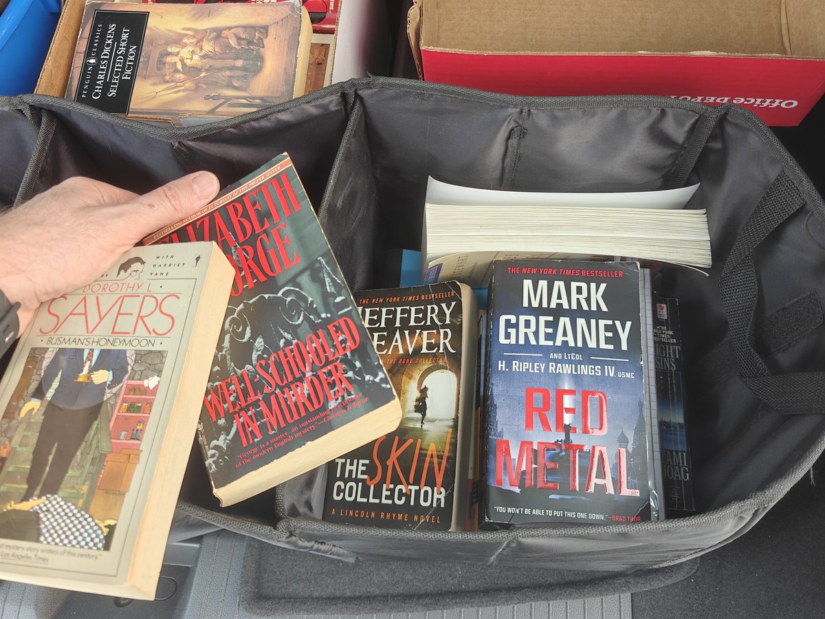 martinmrmar's tweet photo. My emergency stash of books in my car.... Just in case I am finished with reading a book at work and want to start a new one right away 💪😎 https://t.co/DFALRZHiLM