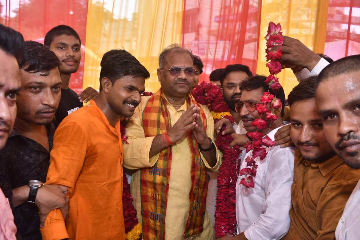 ijpsahubjp's tweet photo. @BJP4India कानपुर-बुन्देलखण्ड क्षेत्र के नवनिर्वाचित माननीय क्षेत्रीय अध्यक्ष मेरे अभिभावक मार्गदर्शक बड़े भैया @Ramkishorbjp1 जी भाईसाहब के प्रथम राठ नगर आगमन पर पार्टी पदाधिकारियों एवं कार्यकर्ताओं के साथ आत्मीय स्वागत एवं हार्दिक अभिनन्दन किया
@NitinNabin
@mppchaudhary https://t.co/Bmb04lsw3V