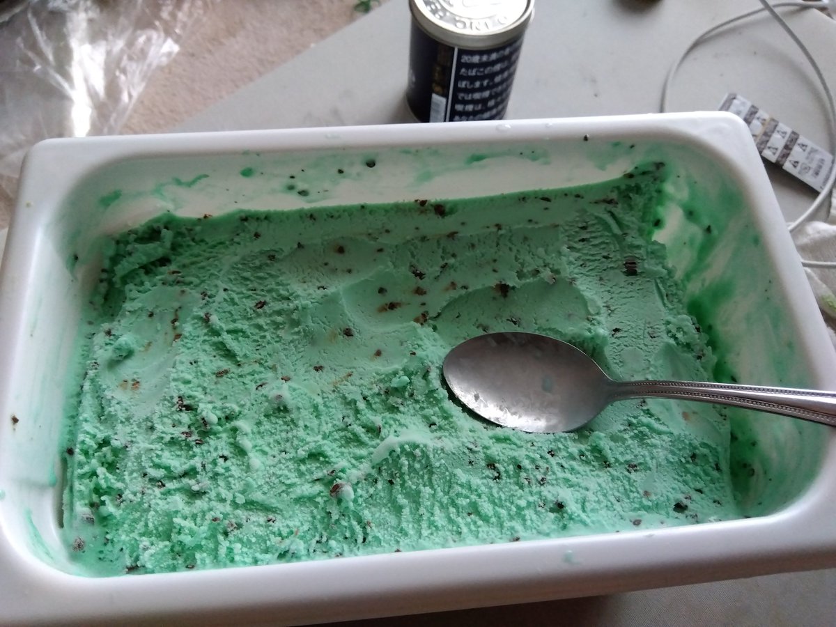 subculbar_mac's tweet photo. 【注意喚起】チョコミントだけ食べてるとうんちが緑色になります。 https://t.co/S0lv2omk0g