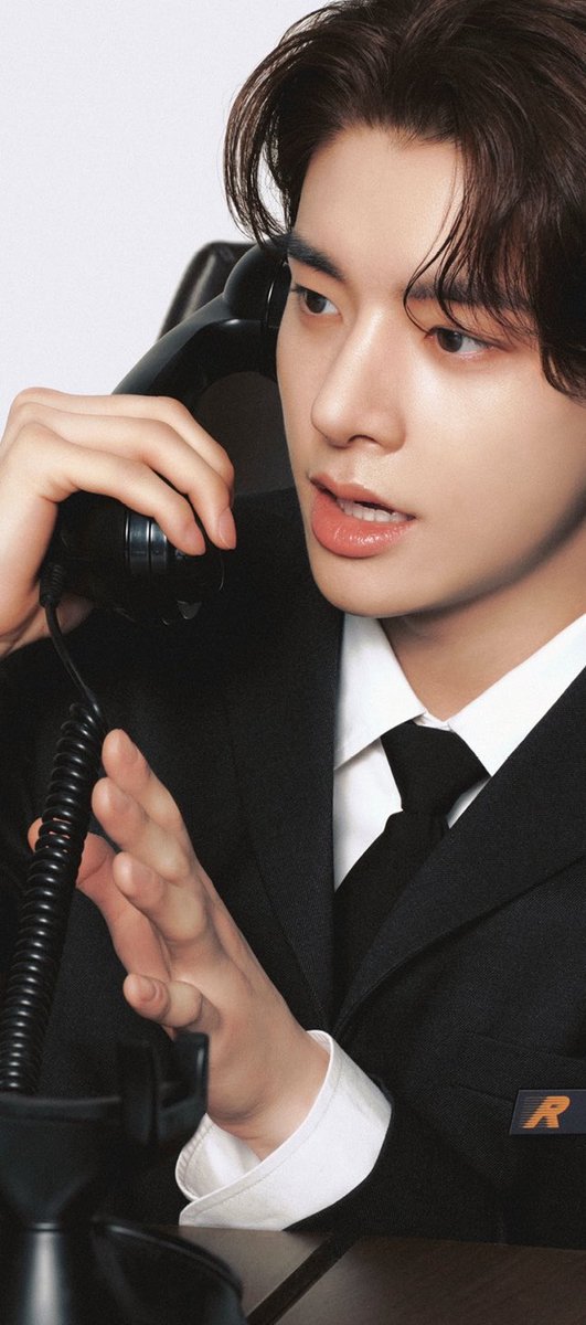heeyunfiles's tweet photo. a telephone call au for them pls 😭 with all the mix ups and miscommunications AHHHH the chaos and romance https://t.co/k2QKr5ZXKt