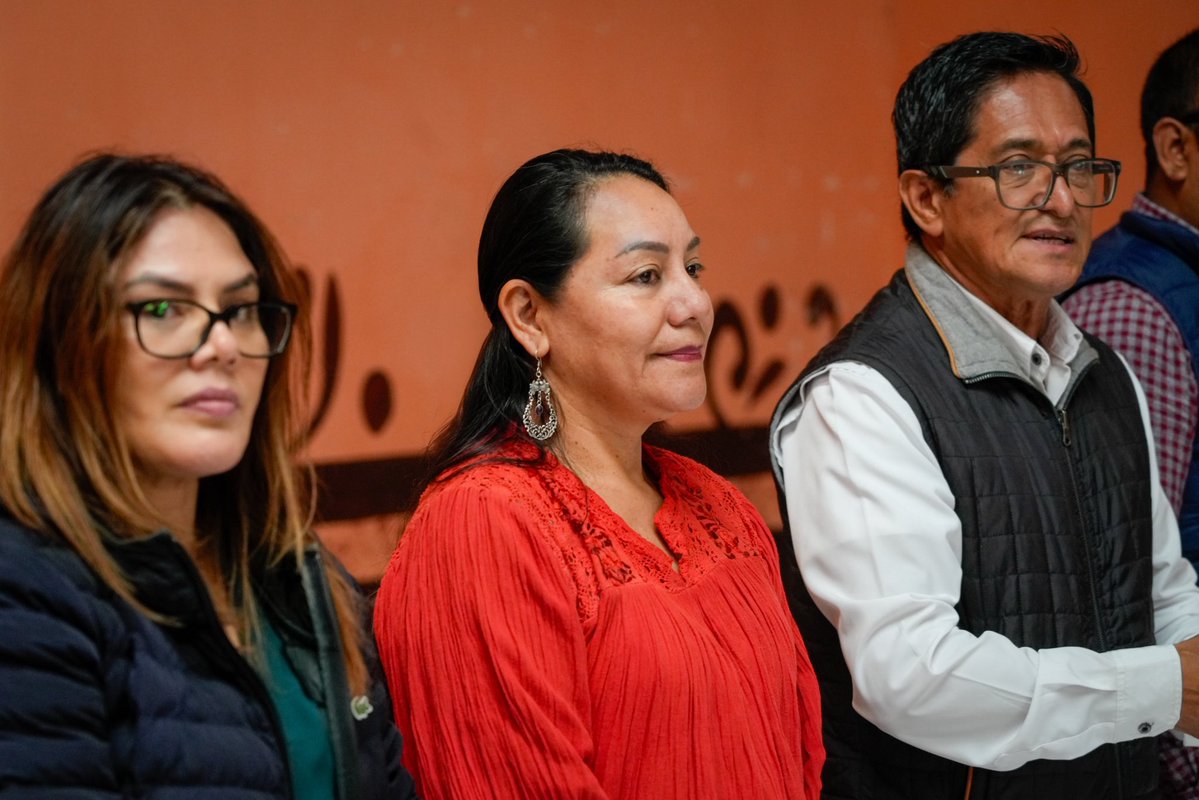 Mary_Luisa_AG's tweet photo. En Veracruz nos reunimos con los equipos responsables de los Centros de Acopio Villa Aldama y Guadalupe Victoria de @alimenbienestar para dar seguimiento al componente #AcopioParaElBienestar, un programa que favorece a las y los pequeños productores de maíz, impulsando al campo veracruzano. 🌽💚